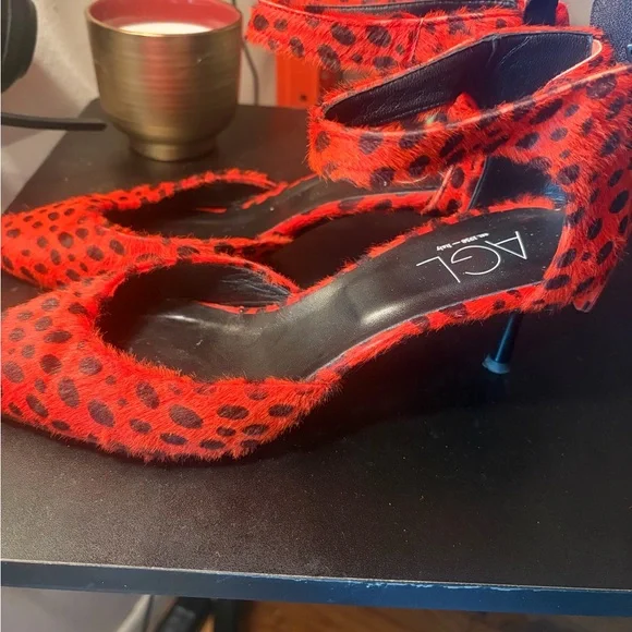 AGL Red Orange and Black Polka Dot Pony Hair Kitten Heels Size 39 - Picture 5 of 8